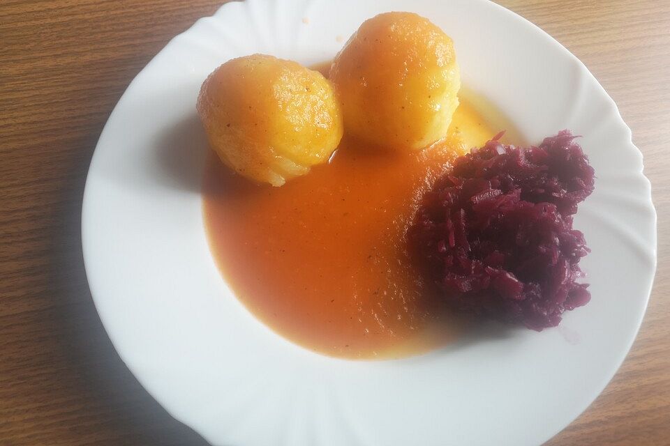 Vegane Sauce zu Klößen und Rotkraut