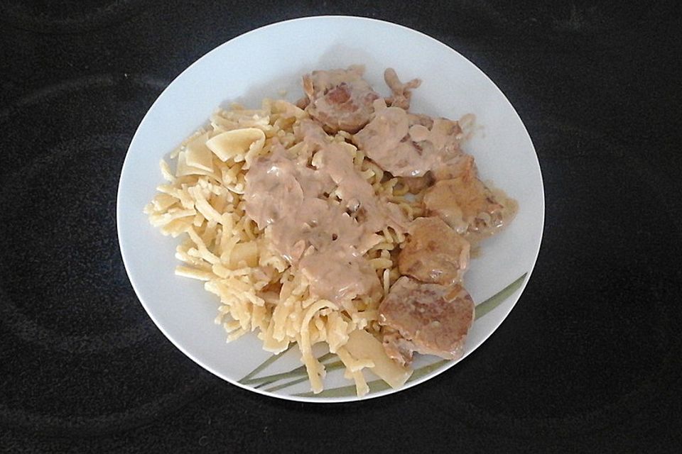 Schweinefilet mit Zwiebel-Sahnesauce