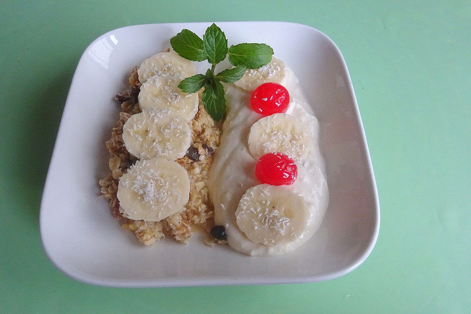 Knuspermüsli mit Honig-Kokosquark und Bananen