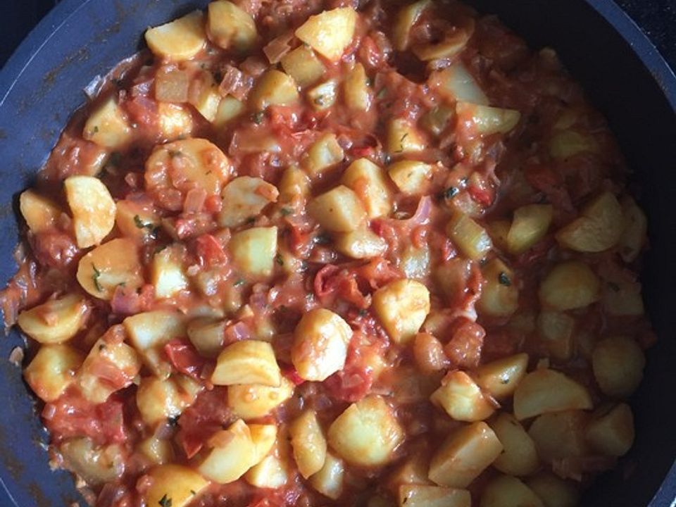 Scharfe Kartoffeln mit Gurke in Tomaten-Senf-Soße von Nanczi| Chefkoch