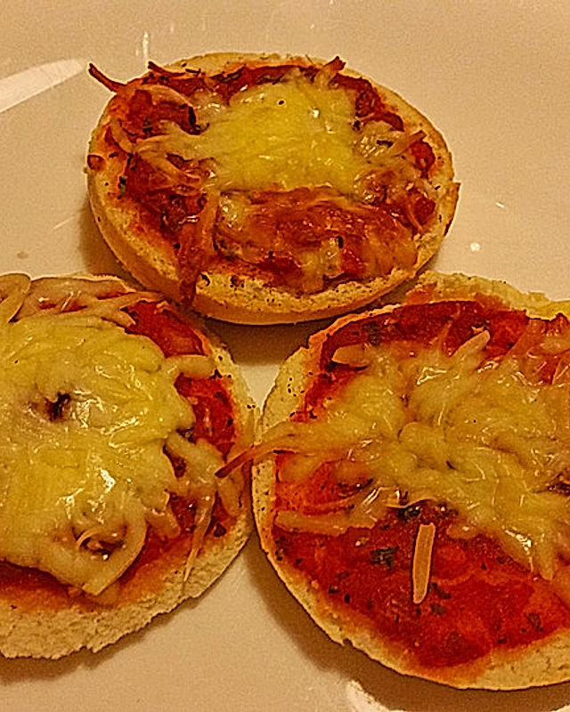 Minipizza aus Hefeklößen