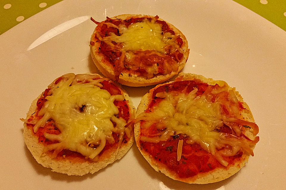 Minipizza aus Hefeklößen