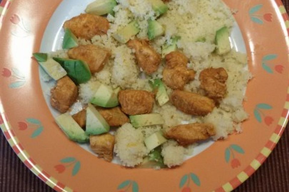 Avocado-Couscous Salat mit glasiertem Hühnchen