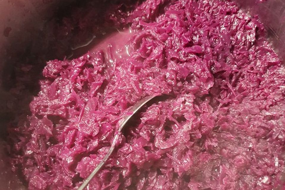 Omas Apfel-Rotkohl