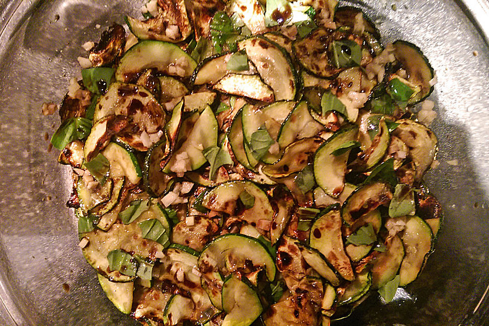 Marinierte Zucchini in Balsamico