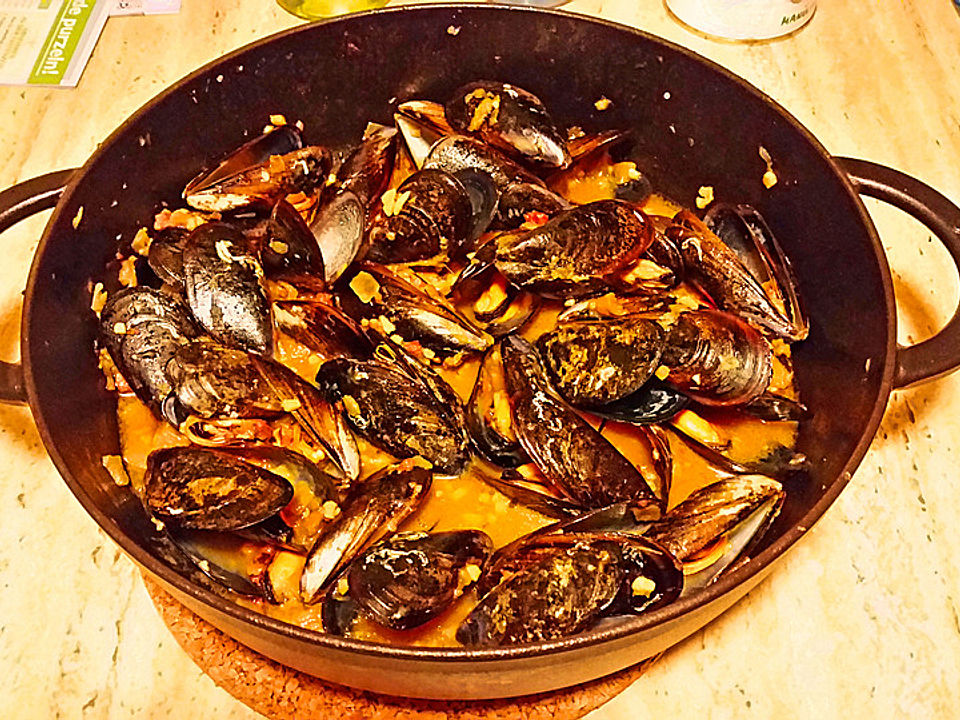 Miesmuscheln in Tomaten-Speck-Sauce von cirion| Chefkoch