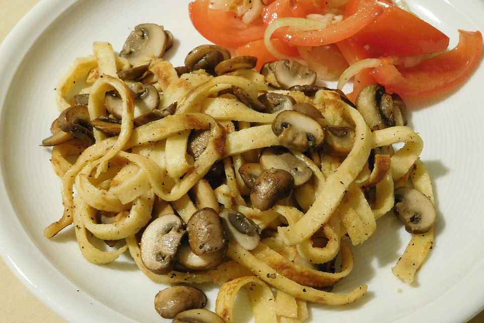 Gebratene Flädle mit Champignons