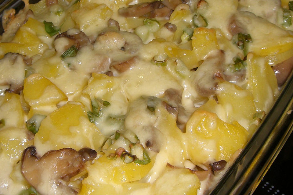 Schnelles saftiges Kartoffel - Pilz - Gratin