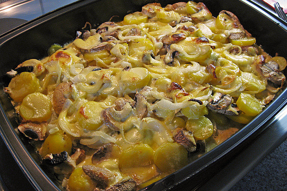 Schnelles saftiges Kartoffel - Pilz - Gratin