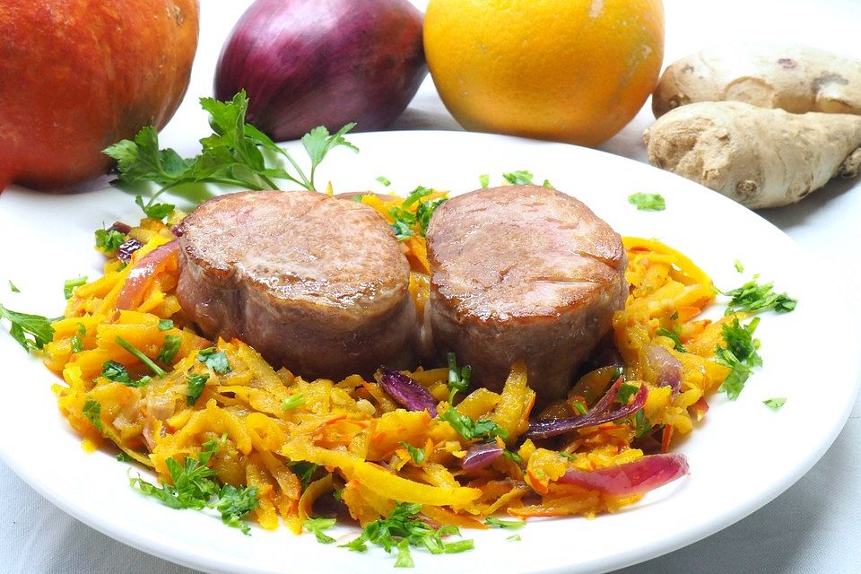 Schweinefilet mit Ingwerkürbis und Orangen-Balsamicosoße