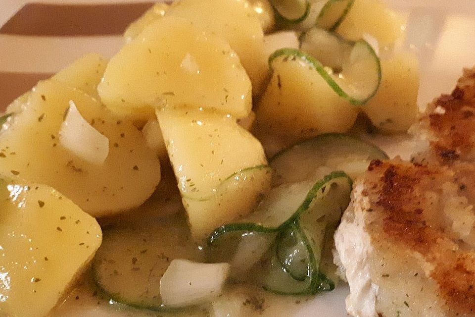 Bayrischer Kartoffelsalat mit Gurke