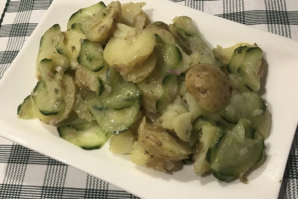 Bayrischer Kartoffelsalat mit Gurke