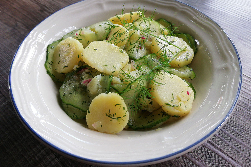 Bayrischer Kartoffelsalat mit Gurke