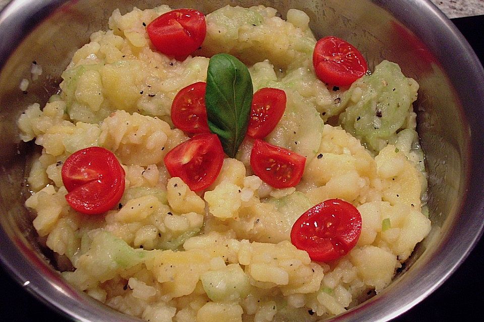 Bayrischer Kartoffelsalat mit Gurke