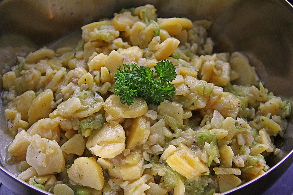 Bayrischer Kartoffelsalat mit Gurke