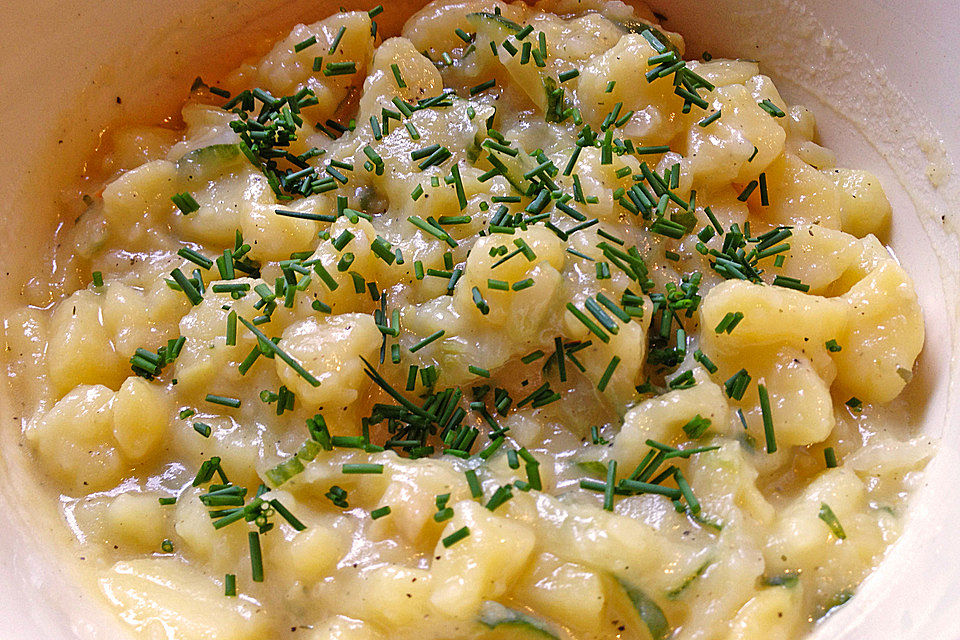 Bayrischer Kartoffelsalat mit Gurke