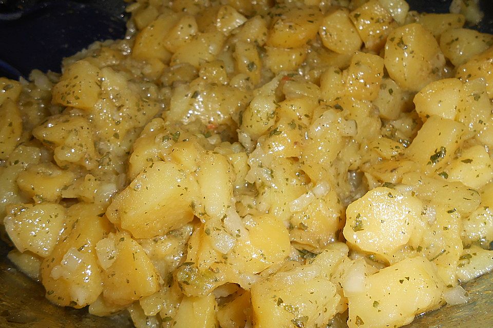 Bayrischer Kartoffelsalat mit Gurke