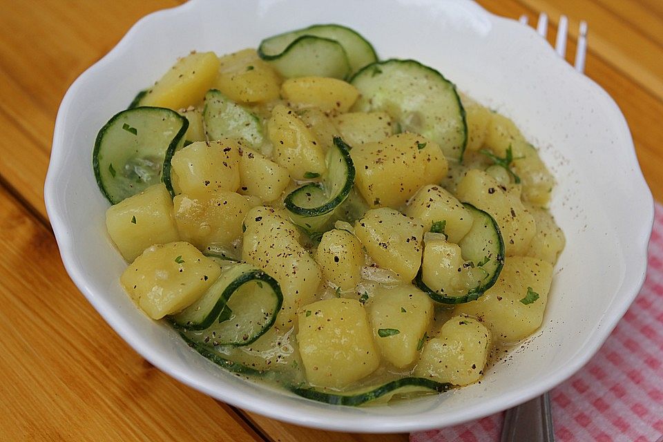 Bayrischer Kartoffelsalat mit Gurke