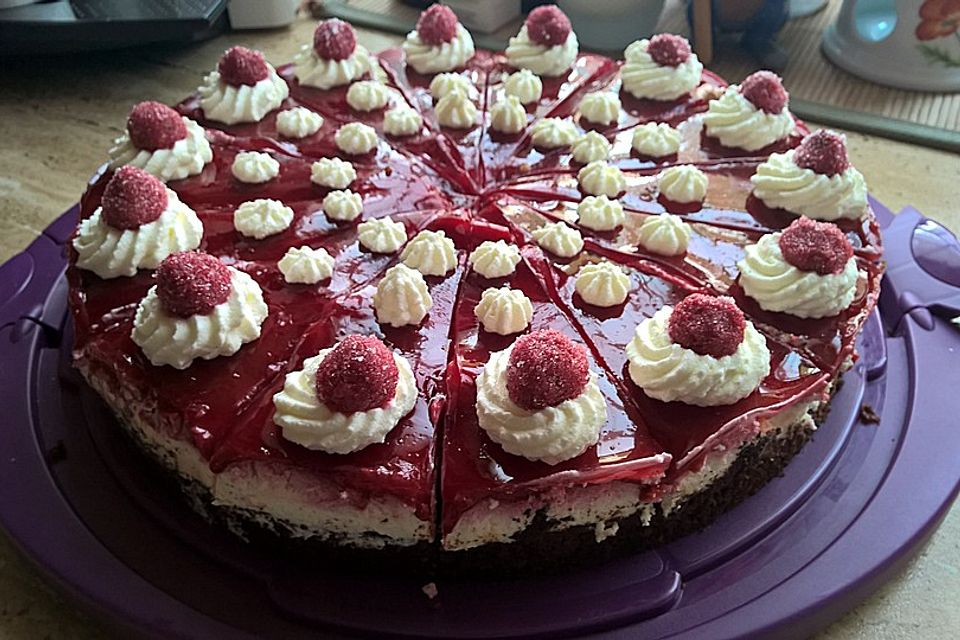 Himbeer-Nuss-Torte