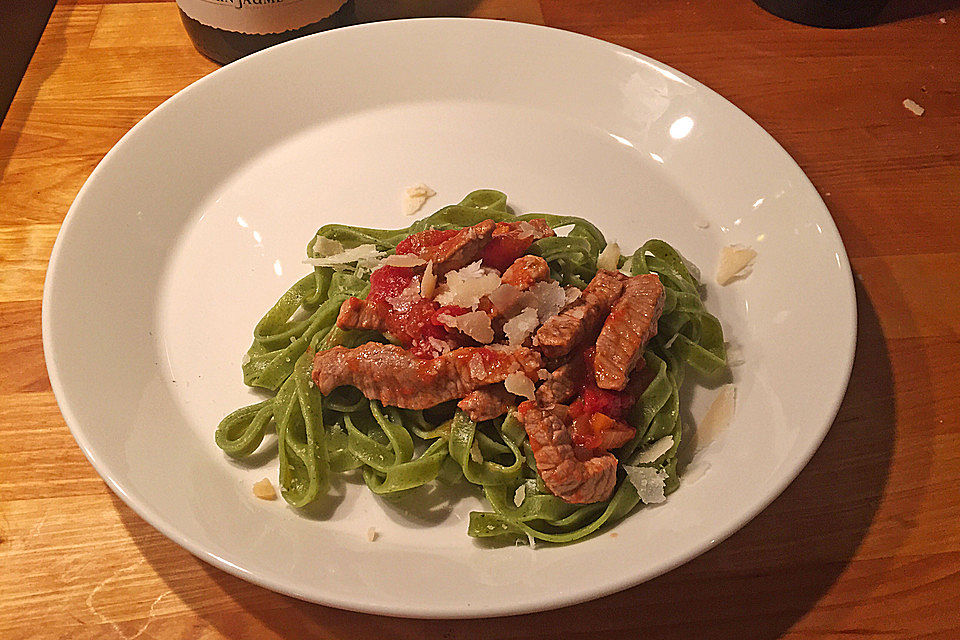 Kalbsgeschnetzeltes mit Noilly Prat und Tagliatelle