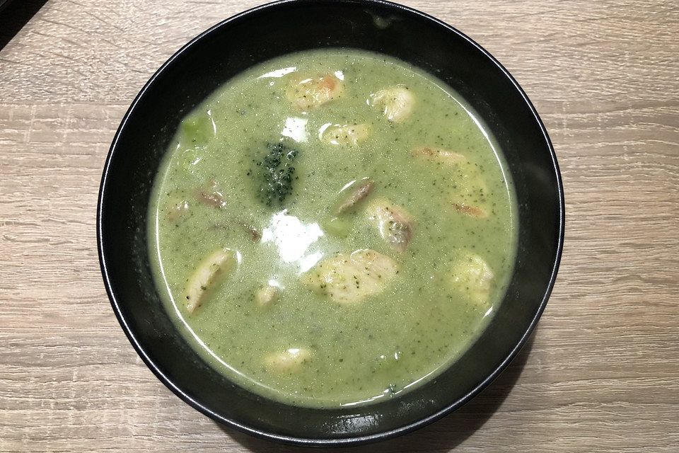 Brokkoli-Hühnchen-Suppe mit Bacon