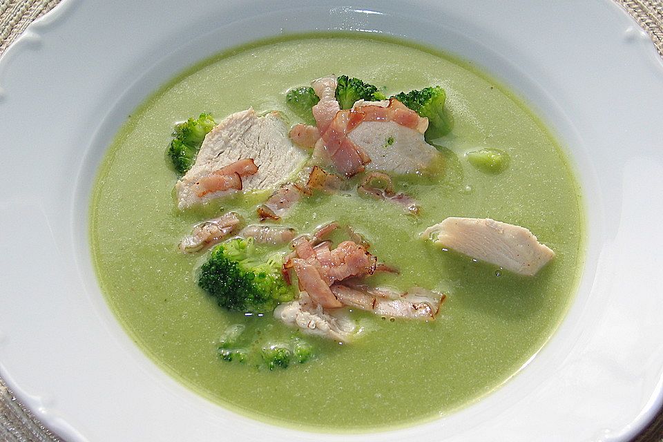 Brokkoli-Hühnchen-Suppe mit Bacon