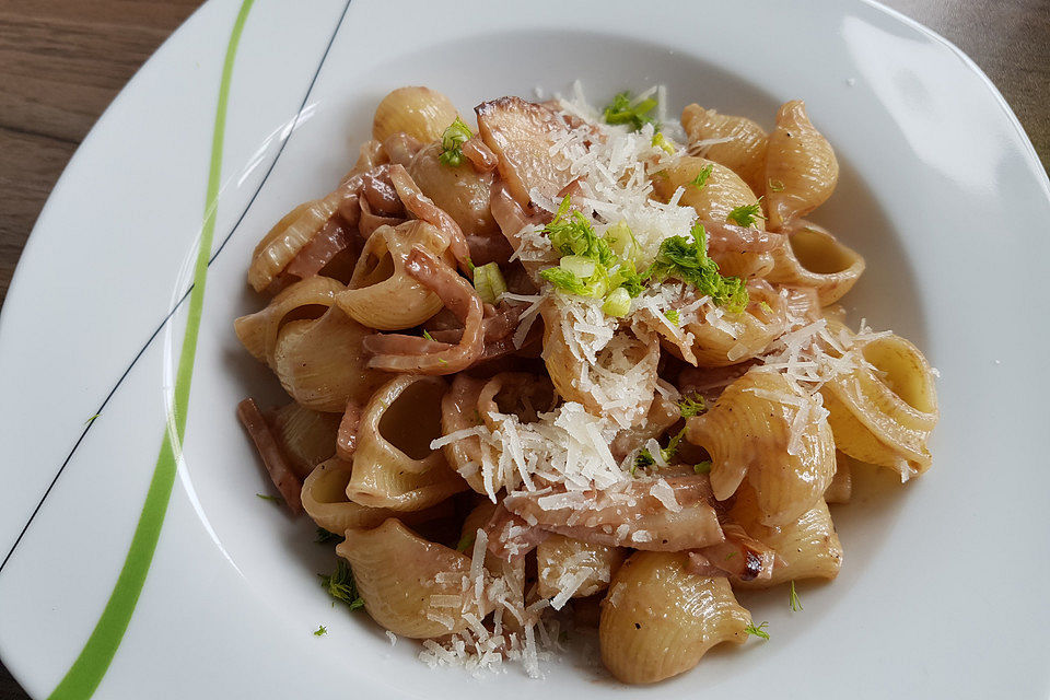 Spaghetti mit gebratenem Fenchel in Rotwein-Sahne-Sauce