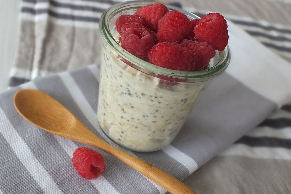 Protein Haferbrei mit Bananen und Beeren