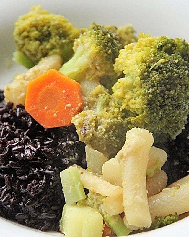 Curry mit Schwarzwurzeln und schwarzem Reis