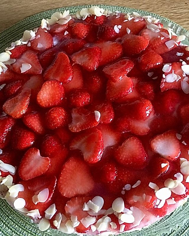 Erdbeer-Pannacotta-Torte