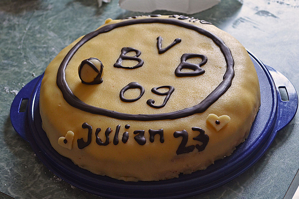 Marzipan-Banane-BVB Torte