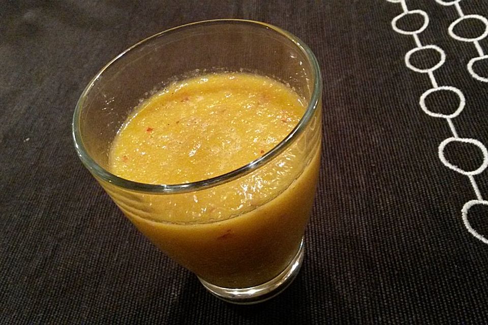 Smoothie mit Banane, Orange, Apfel, Kiwi