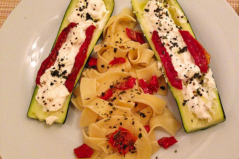 Italienische Zucchini mit Ricottafüllung