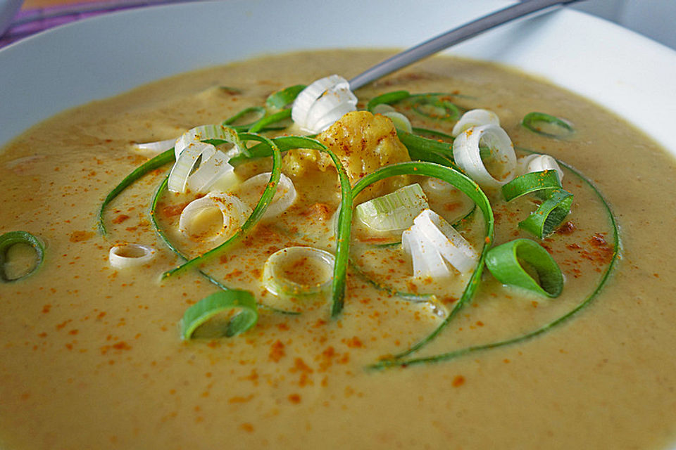 Blumenkohlsuppe mit Curry und Kreuzkümmel