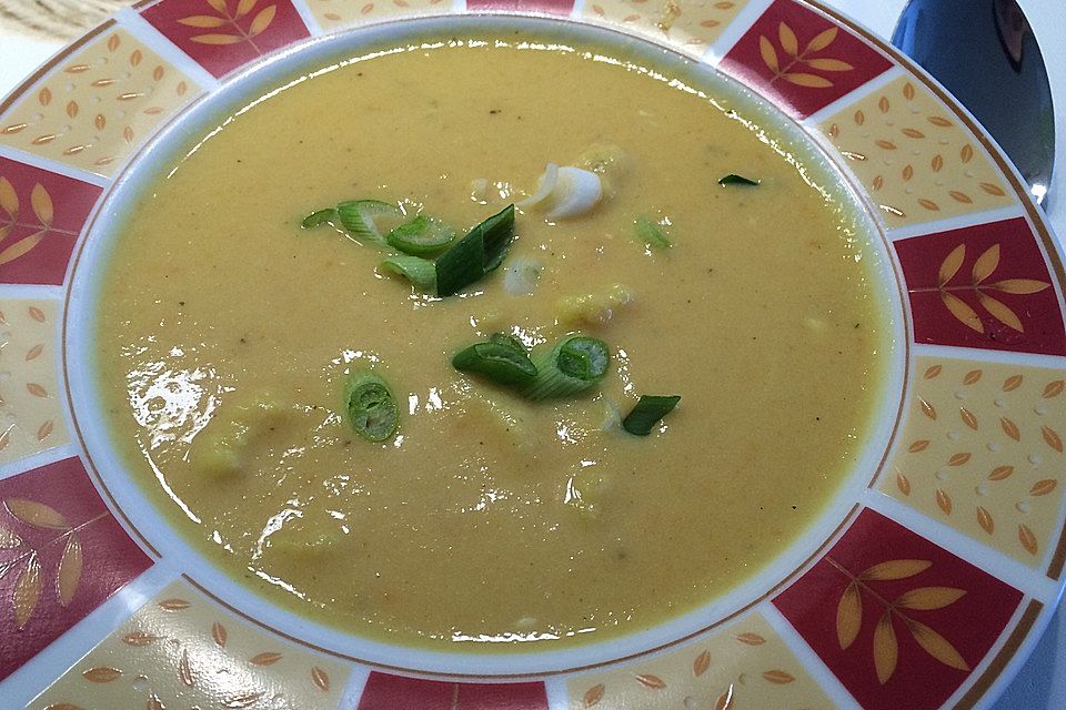 Blumenkohlsuppe mit Curry und Kreuzkümmel