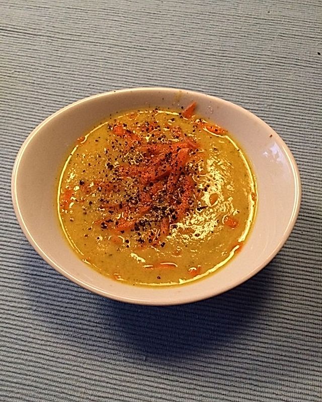 Blumenkohlsuppe mit Curry und Kreuzkümmel