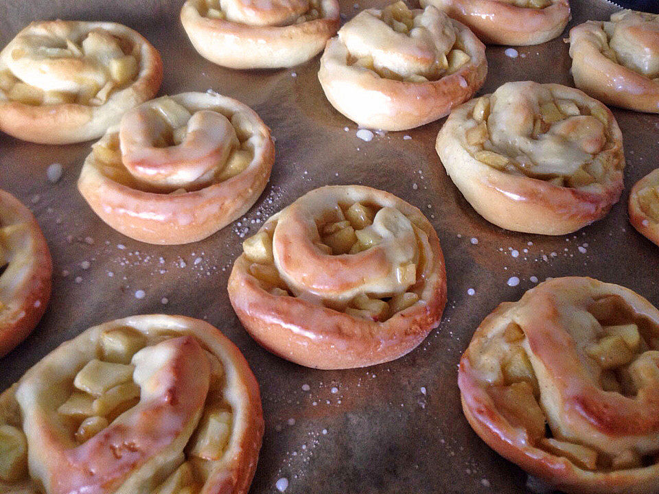 Hefeteigschnecken mit Apfel-Zimt-Füllung von SweetGirl210