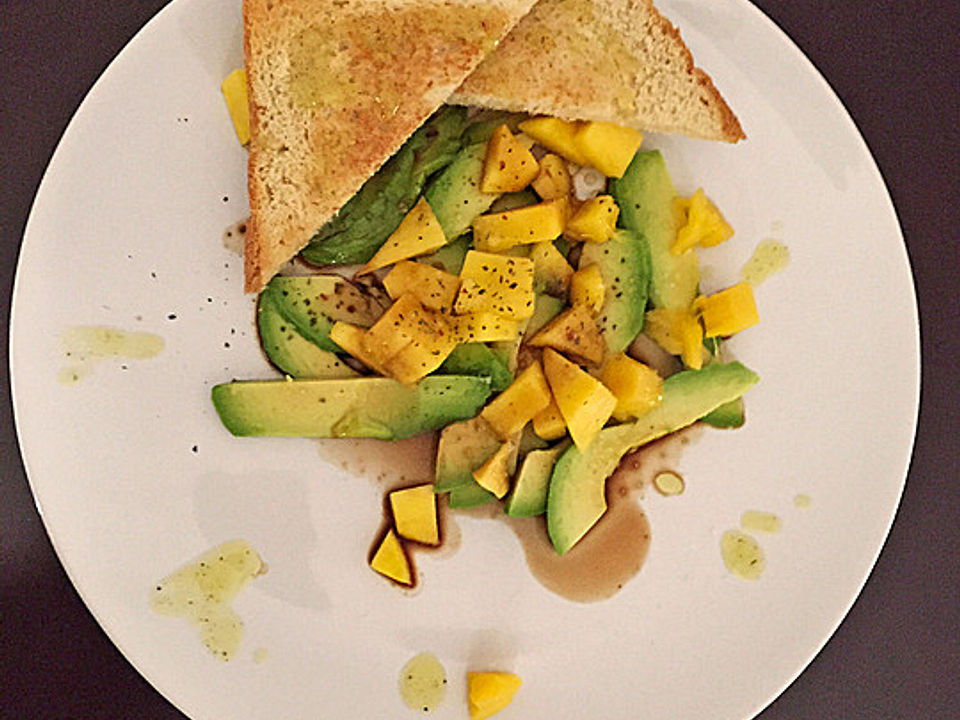 Avocado-Mangosalat mit Knoblauchtoast von Kaaa_ti| Chefkoch