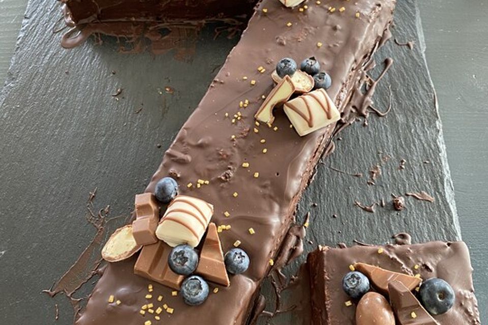 Schokobiskuit mit einer Erdbeer-Joghurt-Füllung