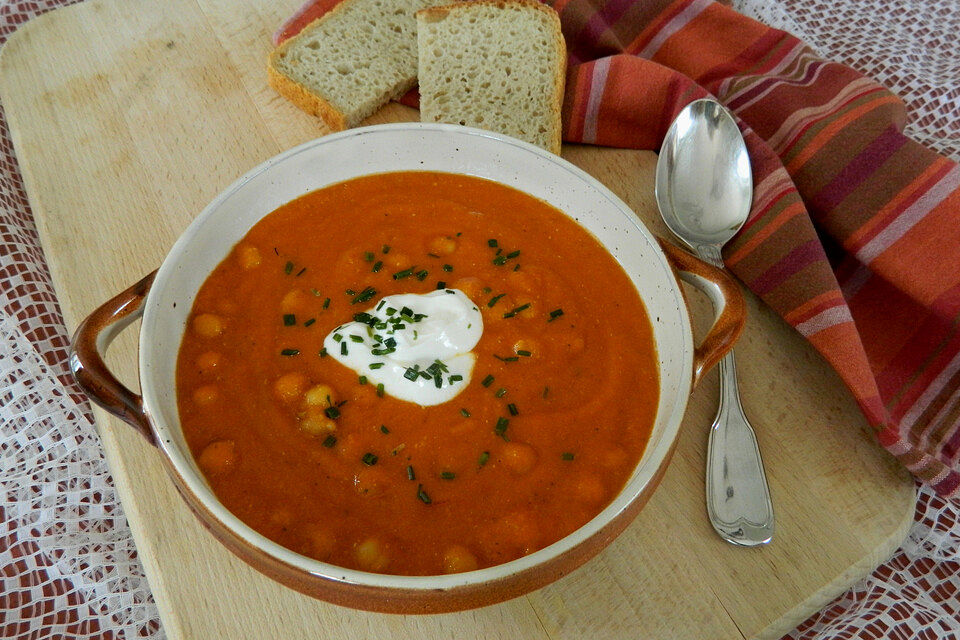 Würzige Kichererbsensuppe mit roten Linsen