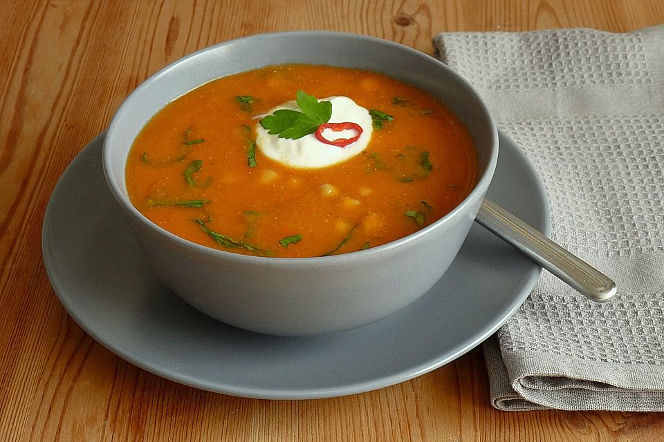 Würzige Kichererbsensuppe mit roten Linsen