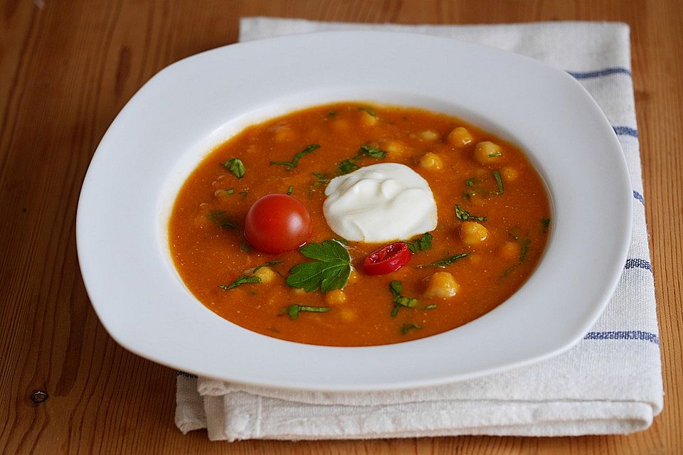 Würzige Kichererbsensuppe mit roten Linsen