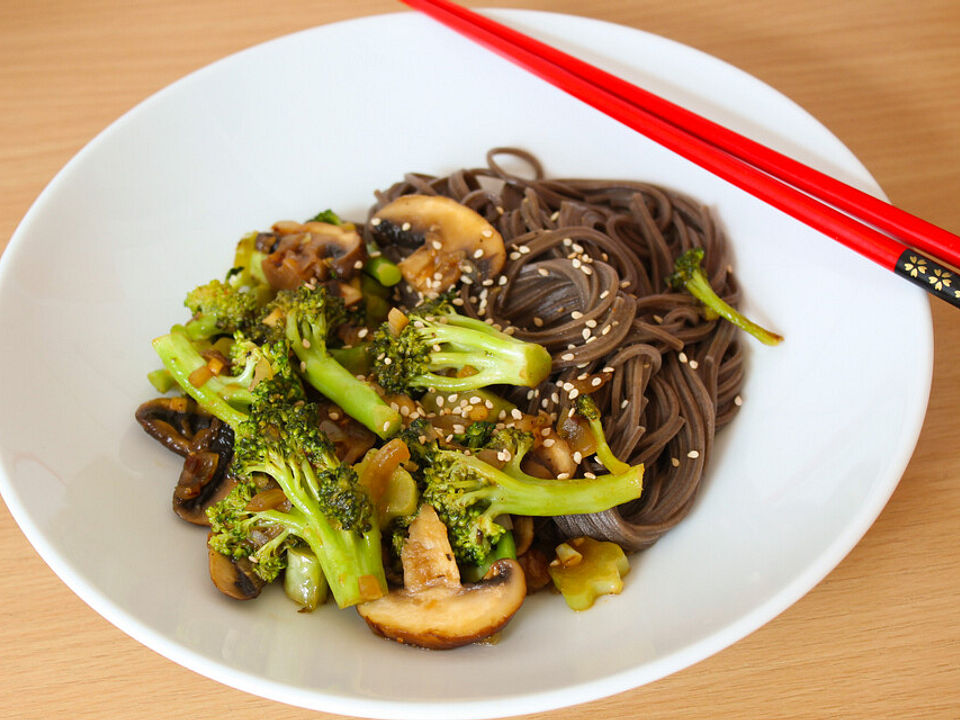 Stir fry mit Brokkoli und Pilzen von finolino| Chefkoch