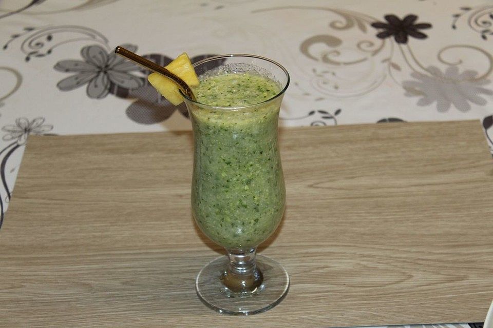 Veganer Wirsing-Ananas Smoothie