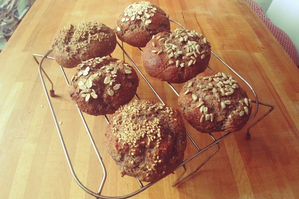 Brötchen aus Leinsamenmehl und Mandelmehl