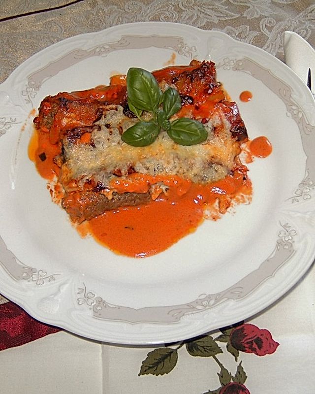 Gefüllte Cannelloni in Tomaten-Sahne-Sauce