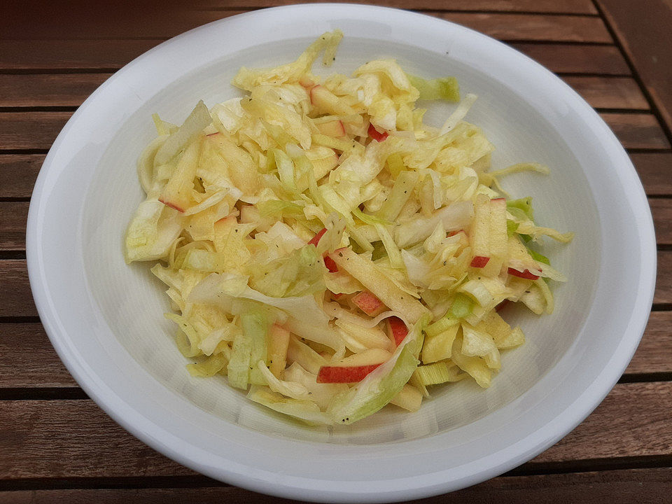 krümeltigers Krautsalat mit Spitzkohl, Porree und Apfel von ...