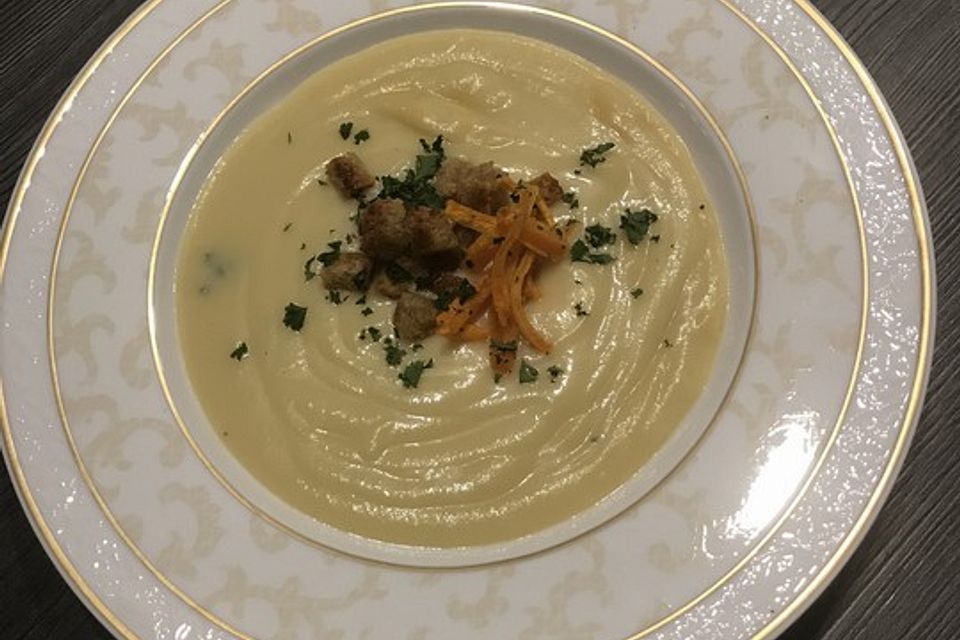 Feine Pastinakensuppe