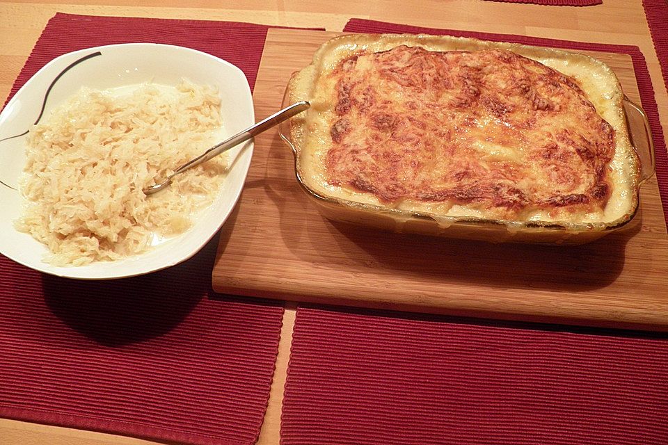 Blutwurst-Lasagne mit Rahmsauerkraut