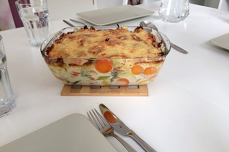 Kartoffel-Gratin mit Möhren und Lauch